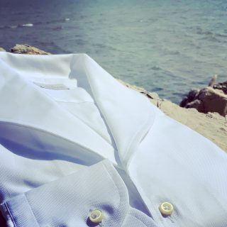 Light Oxford cotton + our signature shawl collar = a perfect holiday shirt.
Discover more on: capirari.com (link in bio)

#Capirari #menswear #details #shawlcollar #classic #lightoxford #cotton #quality #madeinitaly #craftsmanship #menwithstyle otisredding #seaside #springsummer